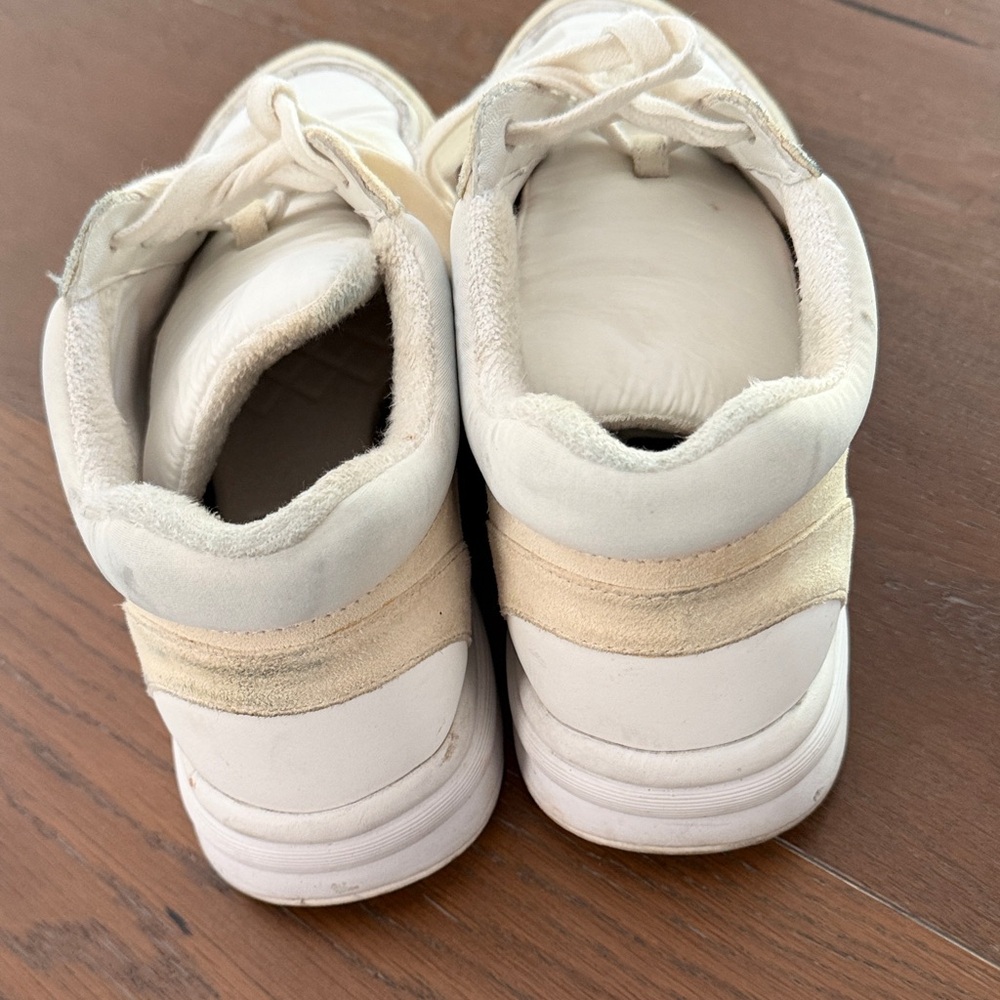 CHANEL Ivory and Beige Sneakers - Picture 5 of 10